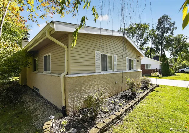 Photo 2 of Single family home for sale at 29936 Westbrook Pkwy, Southfield, MI 48076 | MLS# 20261081167 | Listing updated on 2026-10-11