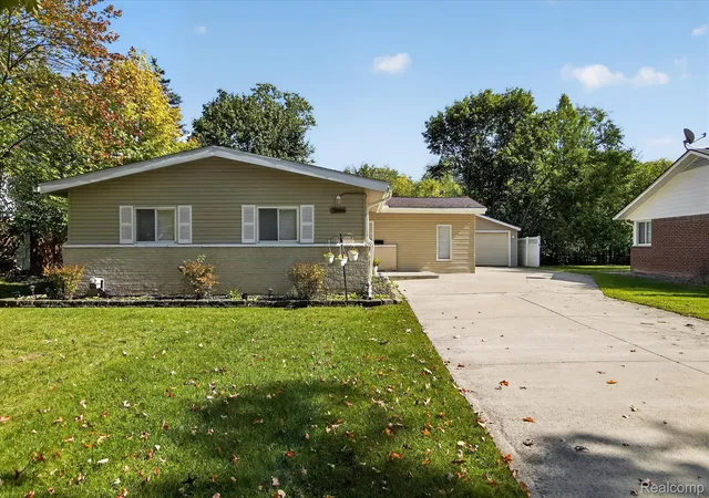 Photo 3 of Single family home for sale at 29936 Westbrook Pkwy, Southfield, MI 48076 | MLS# 20261081167 | Listing updated on 2026-10-11
