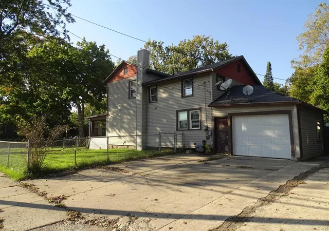 Photo 2 of Single family home for sale at 665 Dennis St, Adrian, MI 49221 | MLS# 56050224082 | Listing updated on 2026-10-07