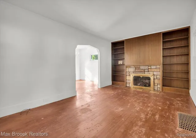 Photo 2 of Single family home for sale at 1218 Longfellow Ave, Royal Oak, MI 48067 | MLS# 20261081171 | Listing updated on 2026-10-27
