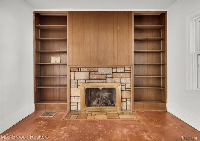 Photo 3 of Single family home for sale at 1218 Longfellow Ave, Royal Oak, MI 48067 | MLS# 20261081171 | Listing updated on 2026-10-27