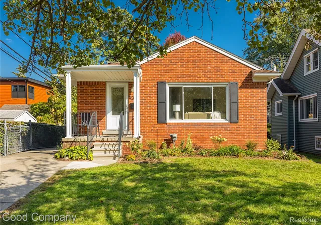 Photo 1 of Single family home for sale at 938 Edgewood Dr, Royal Oak, MI 48067 | MLS# 20261081175 | Listing updated on 2026-10-17