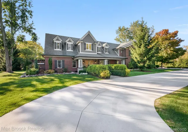 Photo 1 of Mansion for sale at 30325 Vernon Dr, Beverly Hills, MI 48025 | MLS# 20261081178 | Listing updated on 2026-10-20