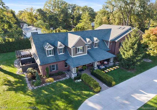 Photo 2 of Mansion for sale at 30325 Vernon Dr, Beverly Hills, MI 48025 | MLS# 20261081178 | Listing updated on 2026-10-20