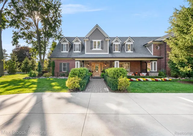Photo 3 of Mansion for sale at 30325 Vernon Dr, Beverly Hills, MI 48025 | MLS# 20261081178 | Listing updated on 2026-10-20