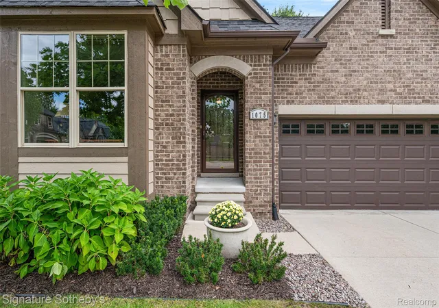 Photo 2 of Condo for sale at 1075 Hampshire Ct, Rochester, MI 48307 | MLS# 20261081180 | Listing updated on 2026-10-10