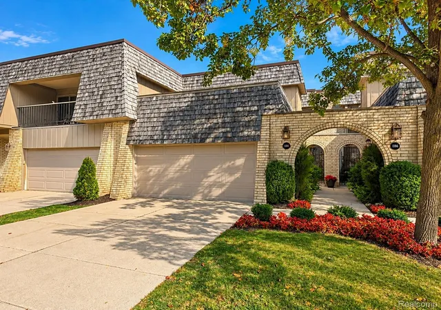 Photo 1 of Condo for sale at 1188 Oakwood Ct, Rochester Hills, MI 48307 | MLS# 20261081188 | Listing updated on 2026-10-21