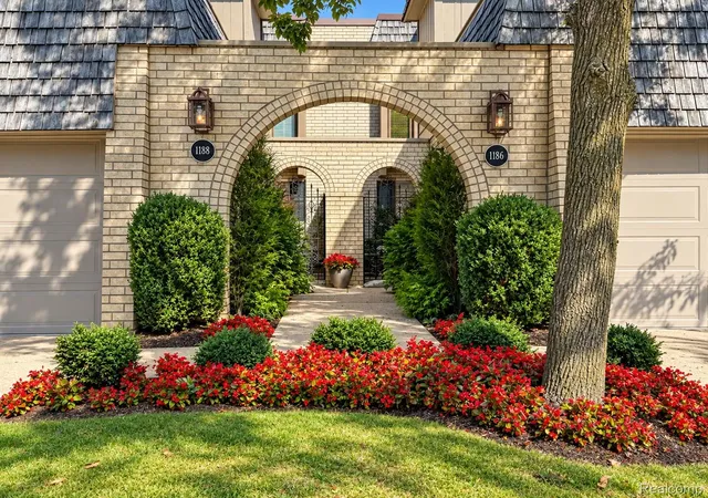 Photo 2 of Condo for sale at 1188 Oakwood Ct, Rochester Hills, MI 48307 | MLS# 20261081188 | Listing updated on 2026-10-21