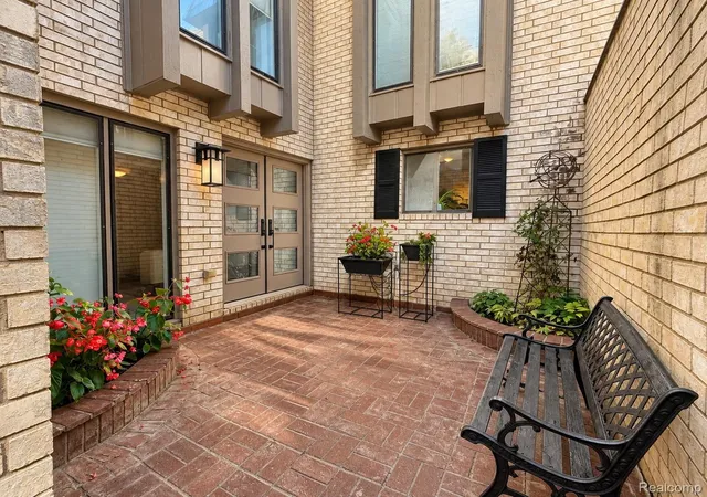 Photo 3 of Condo for sale at 1188 Oakwood Ct, Rochester Hills, MI 48307 | MLS# 20261081188 | Listing updated on 2026-10-21