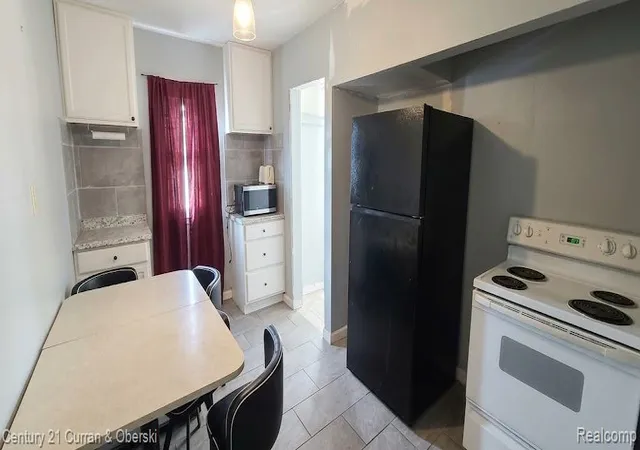 Photo 3 of Single family home for sale at 7672 W Outer Dr, Detroit, MI 48235 | MLS# 20261081190 | Listing updated on 2026-10-13