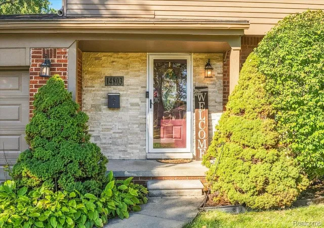 Photo 1 of Sale Pending at 14803 Melvin St, Livonia, MI 48154 | MLS# 20261081192 | Listing updated on 2026-10-13