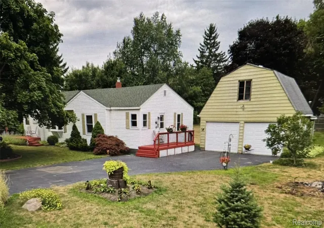 Photo 1 of Sale Pending at 2201 Marston Dr, Waterford, MI 48327 | MLS# 20261081197 | Listing updated on 2026-10-08