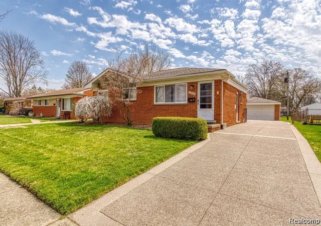 Photo 2 of Single family home for sale at 13194 Burgundy Ave, Warren, MI 48089 | MLS# 20261081208 | Listing updated on 2026-10-10
