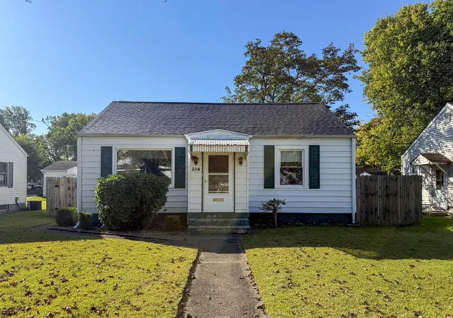 Photo 1 of Single family home for sale at 214 Bradley St, Dowagiac, MI 49047 | MLS# 69026053354 | Listing updated on 2026-10-23