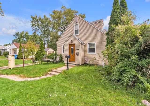 Photo 2 of Single family home for sale at 5664 Fenton St, Dearborn Heights, MI 48127 | MLS# 20261081224 | Listing updated on 2026-10-17