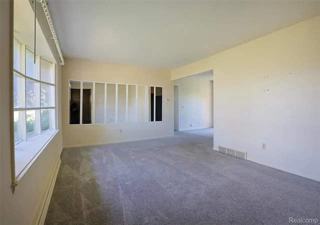 Photo 3 of Single family home for sale at 3190 Mysylvia Dr, Saginaw, MI 48601 | MLS# 20261081232 | Listing updated on 2026-10-11