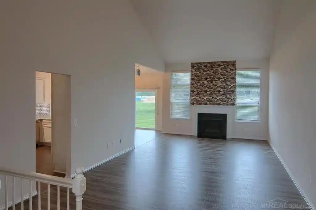 Listing Photo 2 - Condo for sale in 30496 Berghway Trl located at 30496 Berghway Trl, Warren, MI 48092 - Unit 30496 Berghway Trl