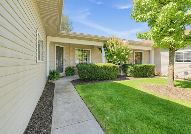 Photo 4 of Condo for sale at 2615 Cascade Pl Dr SE, Grand Rapids, MI 49546 | MLS# 65026053357 | Listing updated on 2026-10-26