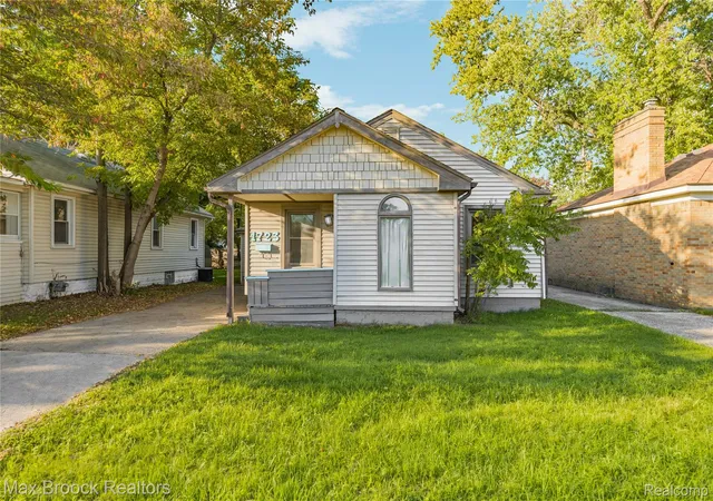 Photo 1 of Single family home for sale at 1723 E 10 Mile Rd, Royal Oak, MI 48067 | MLS# 20261081237 | Listing updated on 2026-10-17