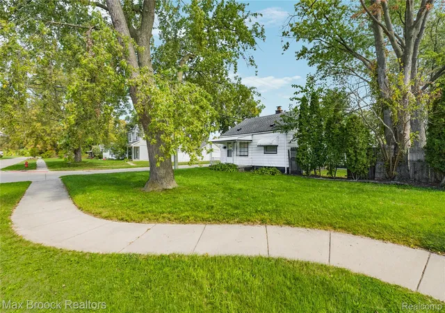 Photo 3 of Single family home for sale at 26466 Couzens Ave, Madison Heights, MI 48071 | MLS# 20261081235 | Listing updated on 2026-10-17