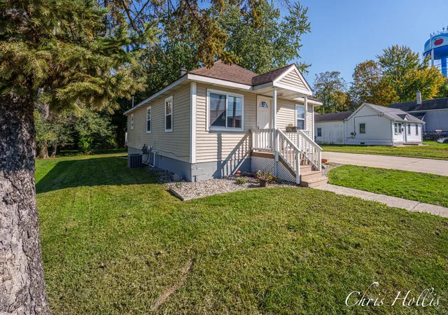 Photo 2 of Single family home for sale at 36 Prospect St Nw, Sparta, MI 49345 | MLS# 65026053369 | Listing updated on 2026-10-16