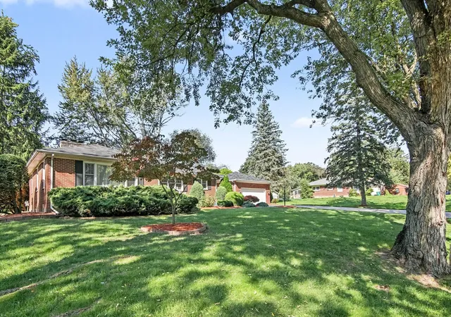 Photo 3 of Single family home for sale at 43 N Clubview Dr, Ypsilanti, MI 48197 | MLS# 81026053371 | Listing updated on 2026-10-12