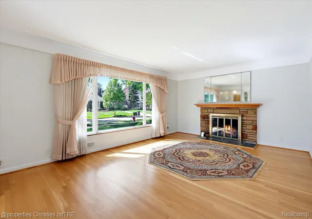 Photo 2 of Single family home for sale at 4326 N Verona Cir, Royal Oak, MI 48073 | MLS# 20261081256 | Listing updated on 2026-10-18