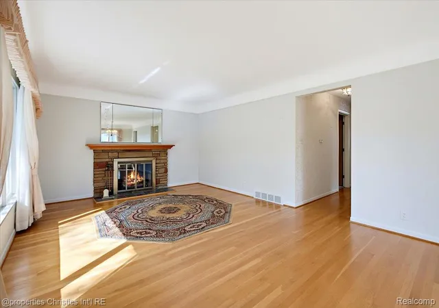 Photo 3 of Single family home for sale at 4326 N Verona Cir, Royal Oak, MI 48073 | MLS# 20261081256 | Listing updated on 2026-10-18