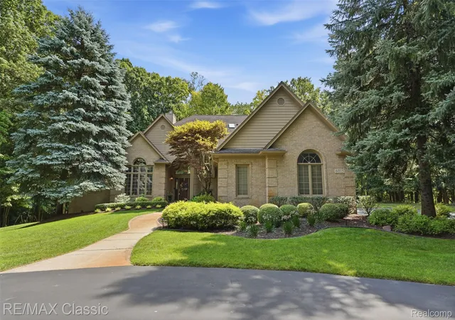 Photo 2 of Single family home for sale at 6015 Lynne Holw Dr, Commerce Township, MI 48382 | MLS# 20261081260 | Listing updated on 2026-10-11