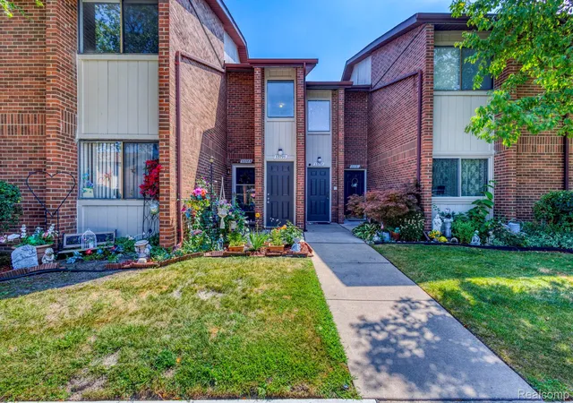 Photo 1 of Condo for sale at 33799 Pondview Cir #47, Livonia, MI 48152 | MLS# 20261081264 | Listing updated on 2026-10-16