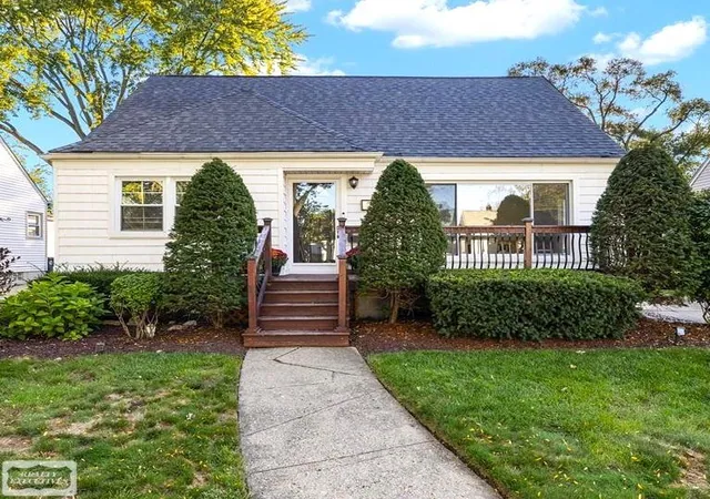 Photo 1 of Sale Pending at 2060 Thomas Ave, Berkley, MI 48072 | MLS# 58050224104 | Listing updated on 2026-10-13