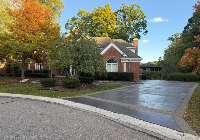 Photo 2 of Single family home for sale at 28652 Wintergreen Ct, Farmington Hills, MI 48331 | MLS# 20261081267 | Listing updated on 2026-10-10