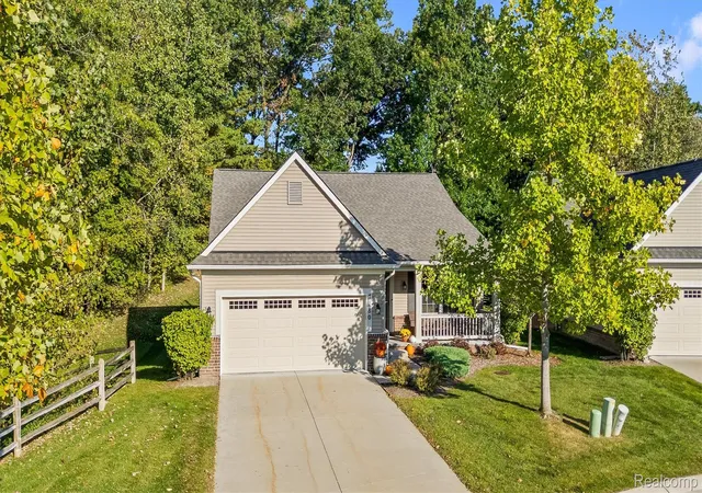 Listing Photo 4 - Condo for sale in building located at 7180 Scenic Wy, Oxford, MI 48371