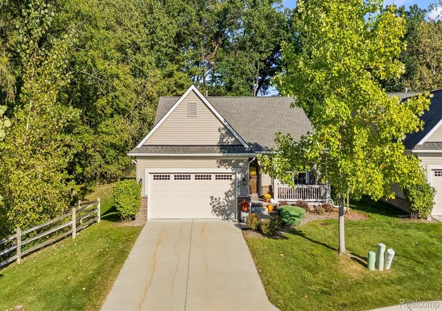 Listing Photo 5 - Condo for sale in building located at 7180 Scenic Wy, Oxford, MI 48371