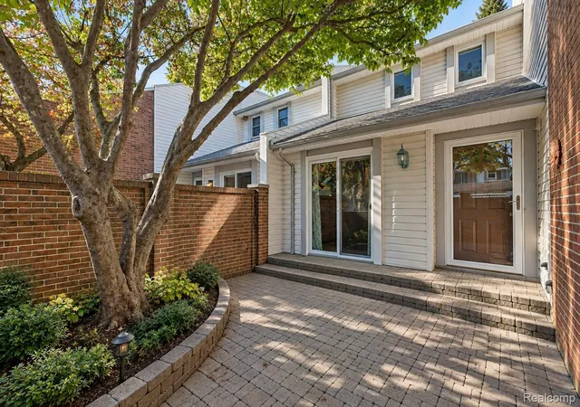 Photo 2 of Condo for sale at 177 E Long Lake Rd, Bloomfield Hills, MI 48304 | MLS# 20261081276 | Listing updated on 2026-10-21