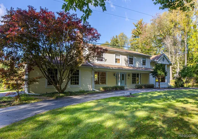 Photo 2 of Single family home for sale at 9391 Allen Rd, Clarkston, MI 48348 | MLS# 20261081281 | Listing updated on 2026-10-19
