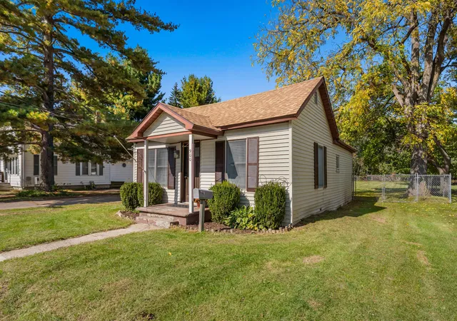 Photo 2 of Single family home for sale at 900 Williams St, Williamston, MI 48895 | MLS# 53026053379 | Listing updated on 2026-10-07