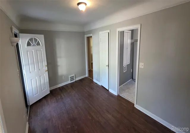 Photo 3 of Single family home for sale at 33 Monterey St, Pontiac, MI 48342 | MLS# 20261081290 | Listing updated on 2026-10-09