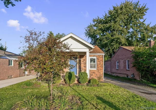 Photo 3 of Single family home for sale at 23020 Albion Ave, Farmington Hills, MI 48336 | MLS# 20261081297 | Listing updated on 2026-10-15