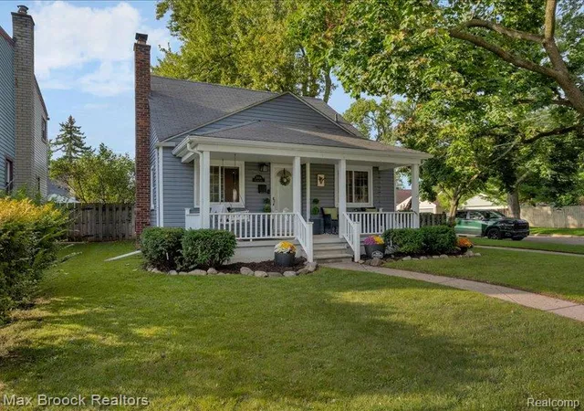 Photo 1 of Sale Pending at 2000 Kalama Ave, Royal Oak, MI 48067 | MLS# 20261081300 | Listing updated on 2026-10-15