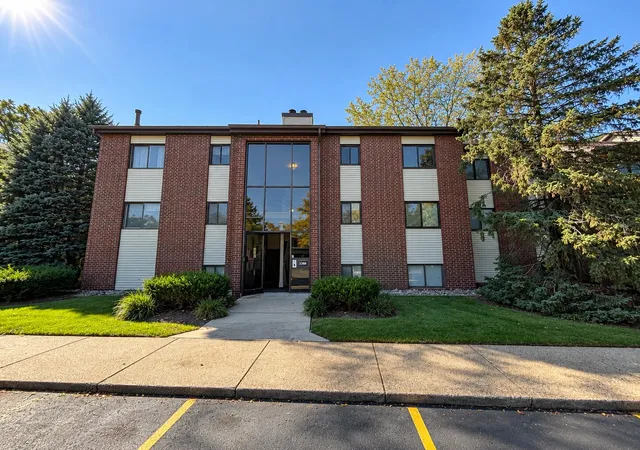 Photo 1 of Condo for sale at 3386 Devonwood Hills Ne #F, Grand Rapids, MI 49525 | MLS# 71026053392 | Listing updated on 2026-10-07