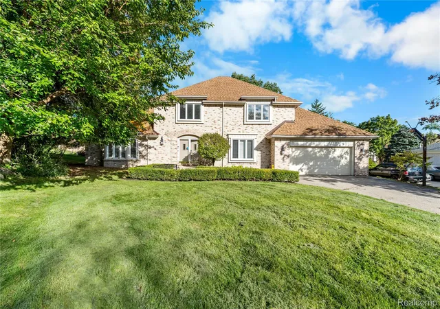 Photo 1 of Single family home for sale at 4776 S Knoll Ct, West Bloomfield, MI 48323 | MLS# 20261081303 | Listing updated on 2026-10-11
