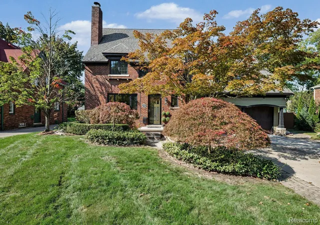 Photo 2 of Single family home for sale at 136 S Wilson Blvd, Mount Clemens, MI 48043 | MLS# 20261081317 | Listing updated on 2026-10-10