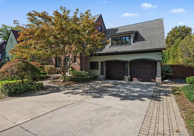 Photo 3 of Single family home for sale at 136 S Wilson Blvd, Mount Clemens, MI 48043 | MLS# 20261081317 | Listing updated on 2026-10-10