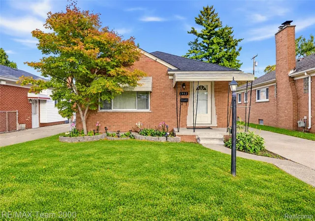 Photo 1 of Single family home for sale at 6952 Colonial St, Dearborn Heights, MI 48127 | MLS# 20261081319 | Listing updated on 2026-10-13