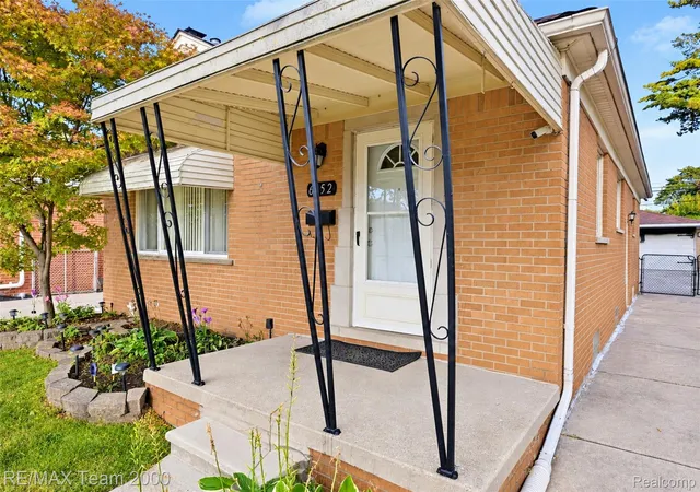 Photo 3 of Single family home for sale at 6952 Colonial St, Dearborn Heights, MI 48127 | MLS# 20261081319 | Listing updated on 2026-10-13