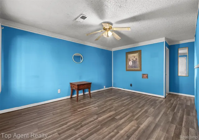Photo 3 of Single family home for sale at 241 W Yale Ave, Pontiac, MI 48340 | MLS# 20261081320 | Listing updated on 2026-10-28