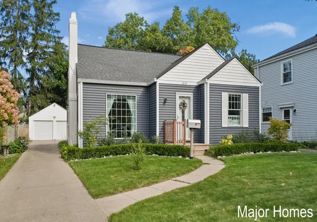 Photo 1 of Sale Pending at 1015 Alger St Se, Grand Rapids, MI 49507 | MLS# 65026053405 | Listing updated on 2026-10-12
