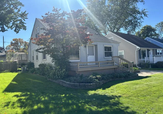 Photo 2 of Single family home for sale at 411 Leroy Ave, Clawson, MI 48017 | MLS# 81026053406 | Listing updated on 2026-10-15