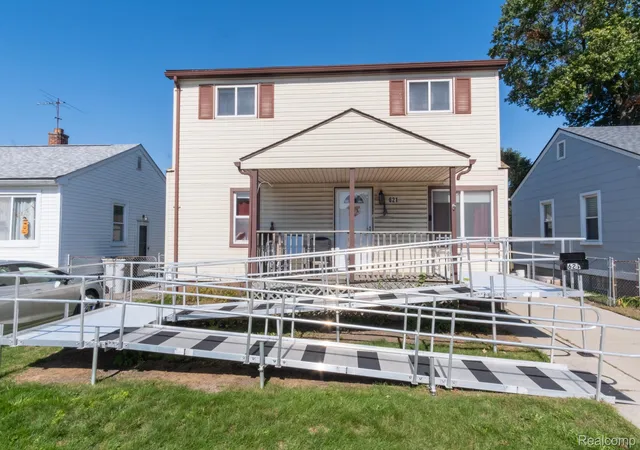 Photo 1 of Single family home for sale at 621 E Coy Ave, Hazel Park, MI 48030 | MLS# 20261081324 | Listing updated on 2026-10-18